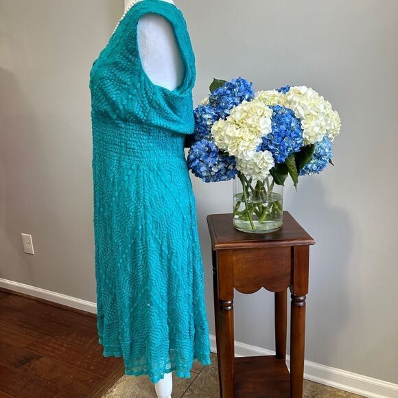 Rabbit Rabbit Rabbit Green Ruched Midi Dress - Picture 2 of 10